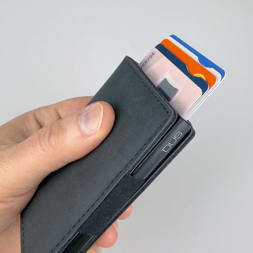 DUS Wallet Vegan Pop-up svart med plats för 5 kreditkort m sedelfack. magn